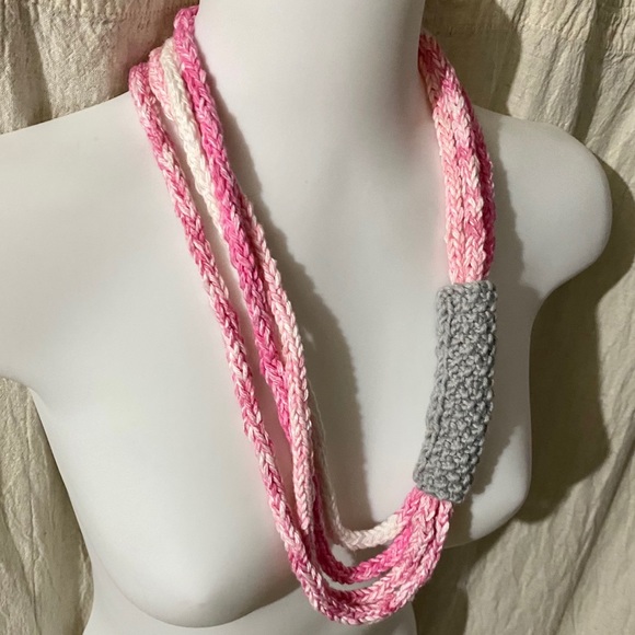 Host Pick 🎉🎊🎈Boho Pink, White & Gray Knitted Rope Necklace - NWT - Picture 4 of 8